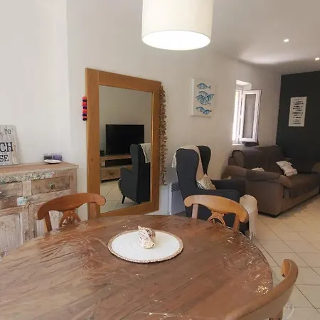 A 50m Des Plages, 1er Etage De Apartment