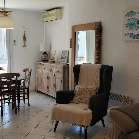 Apartment A 50m Des Plages, 1er Etage De *