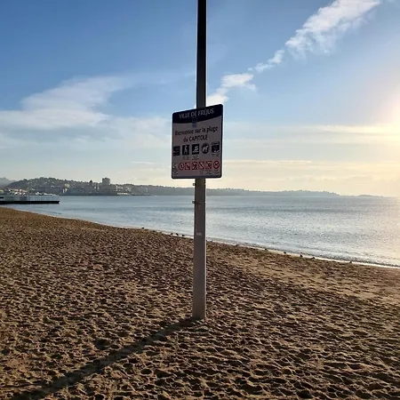A 50m Des Plages, 1er Etage De *