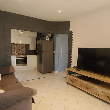 A 50m Des Plages, 1er Etage De Apartment *
